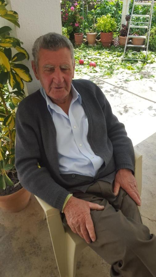 The Grandfather'S Room Himare Bagian luar foto